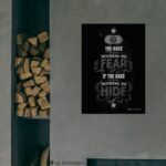 Kork ve Saklan Tipografik Poster 30×42 cm A3 Lisanslı Kuşe Kağıt HD Baskı