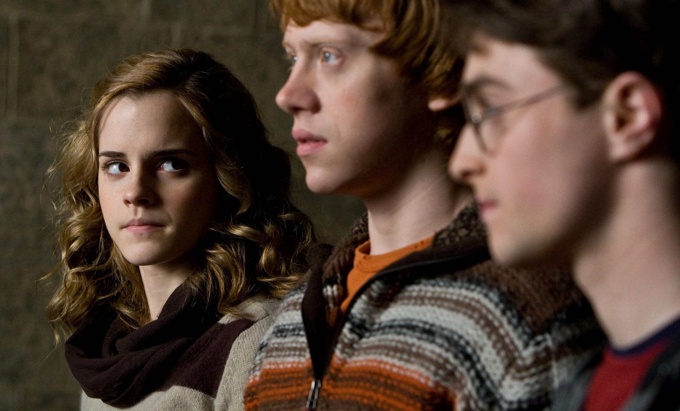 WB HP F6 half blood prince hermione looking at harry ron Sihir Dükkanı - Tüm Harry Potter Ürünleri